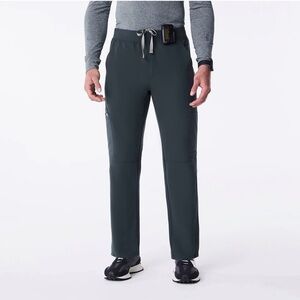 Men’s Figs Axim Cargo Scrub Pants Dark Harbor Size Medium Short